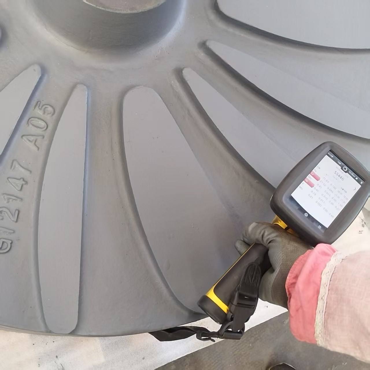 Material composition check with PMI spectrometer